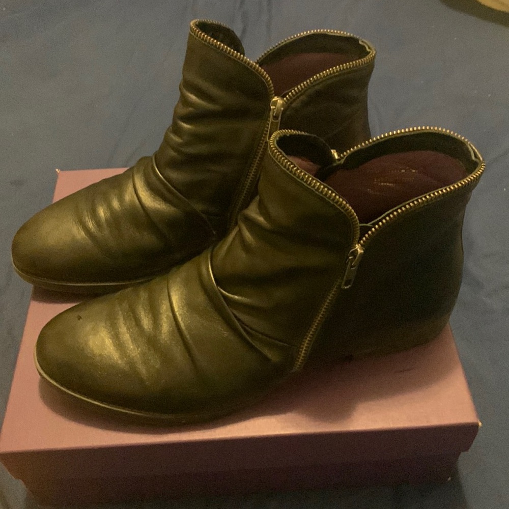 David Tate size 13 Ming Zipper Booties